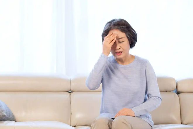 坐下就好？眩晕专家张小中主任来解答米乐体育M6直播平台一走路就头晕