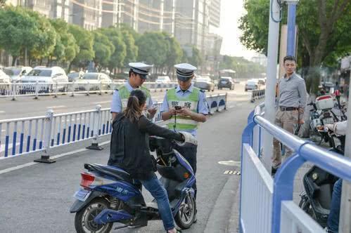 有“5不能”新要求别被罚了才知道2025年2月起执行电动车上路