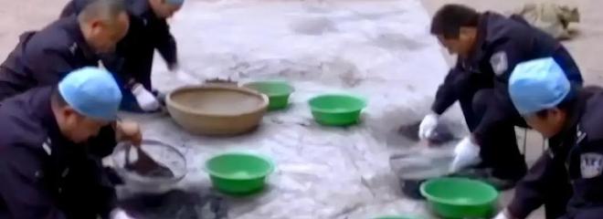 1人遇难警方凭借一小铁片破案2005年河南客车爆炸起火1(图2)