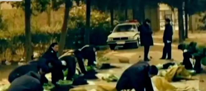 1人遇难警方凭借一小铁片破案2005年河南客车爆炸起火1(图3)